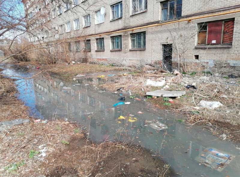 В Троицке жилой район затопило фекальными стоками