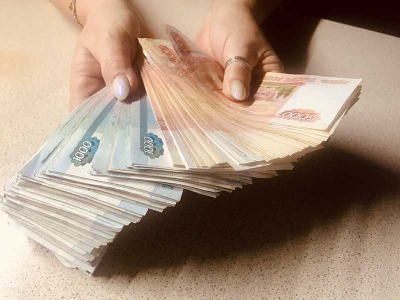 Житель Троицка «проинвестировал» мошенникам полмиллиона рублей