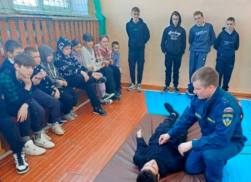В Троицком районе школьники отработали навыки оказания первой помощи