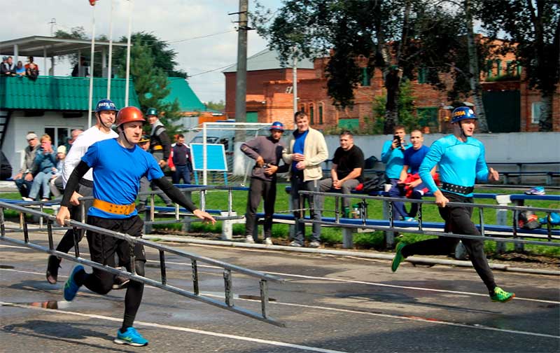 В Троицке соревновались пожарные