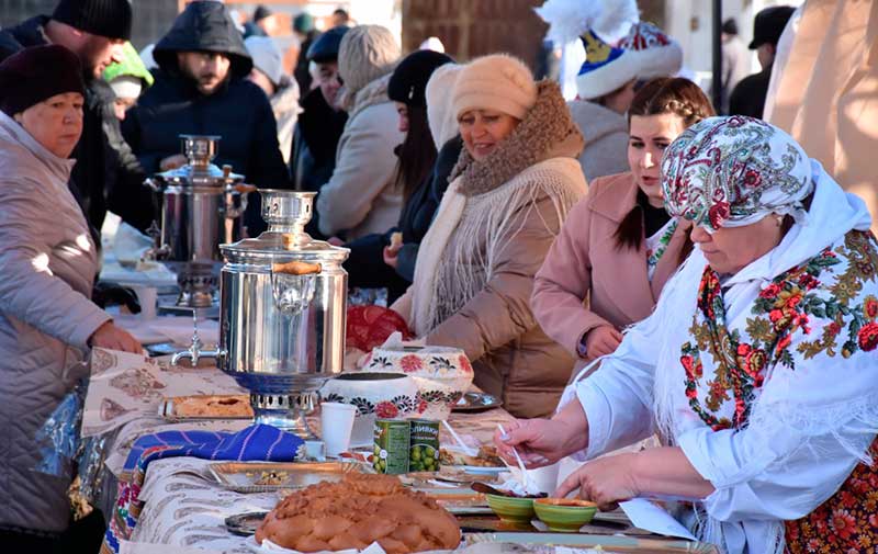 В Троицке прошли народные гуляния